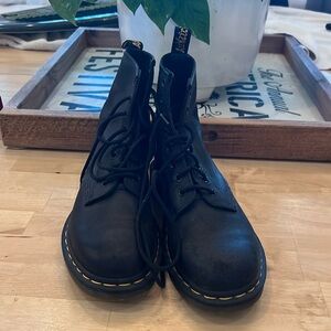 Dr. Martins, women’s 8